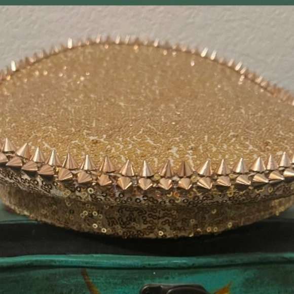 Tipsy Elves Gold Festival Hat Holiday fun - Picture 6 of 7